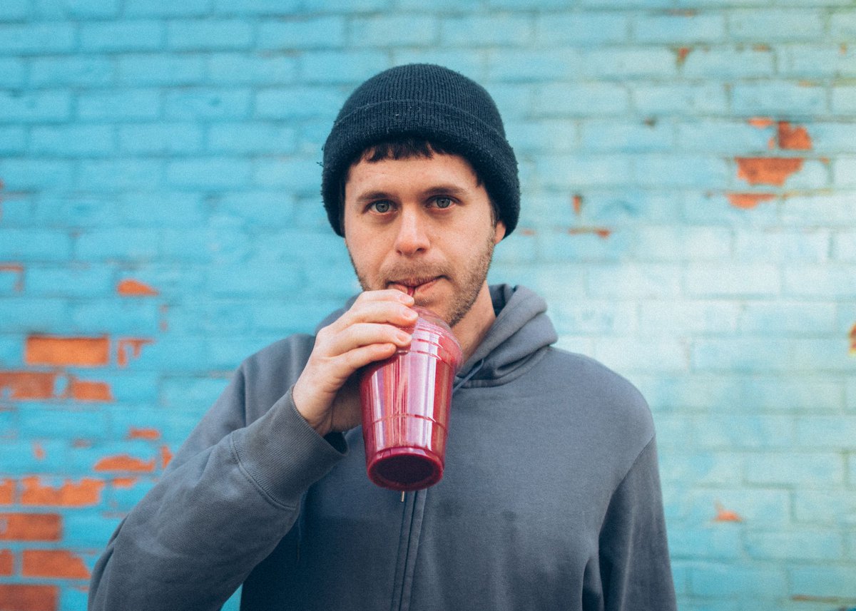 Stephen Becker's "Slurpee" is a sweet song about relentless horrors. 

thefader.com/2020/10/05/ste…