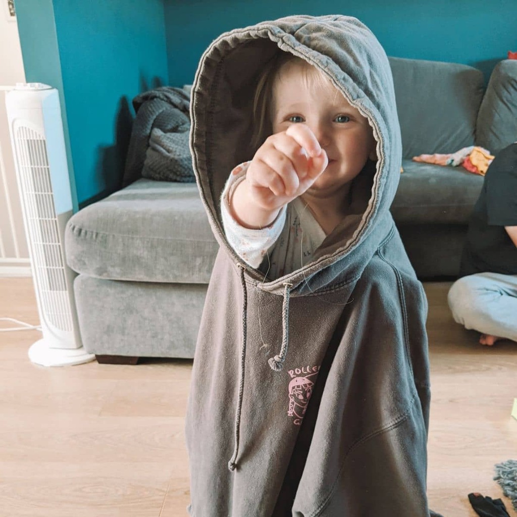 lojovstheworld's tweet photo. Do you think she's the youngest member of @roller_girl_gang? When she grows up she wants to play for @rockin_rollers
#rollergirlgang #rollergirl #mytinytribe #familyfirst #familyforever #familyiseverything #habitandhome #lovemyfam #nestingly #pocket_swe… https://t.co/O4PJINmDHN https://t.co/XvF5vEB6ZZ