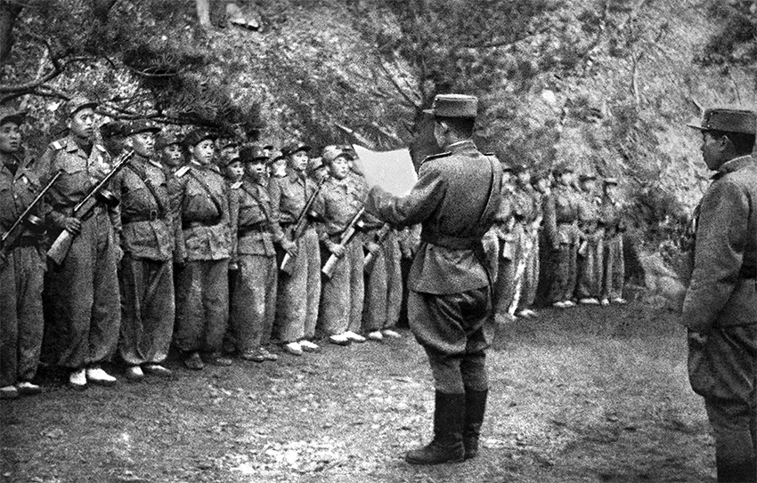 People in the northern half of Korea volunteer to fight in the front in hearty response to the radio address by Kim Il Sung - The letter of the Party Central Committee was sent to the Party members.