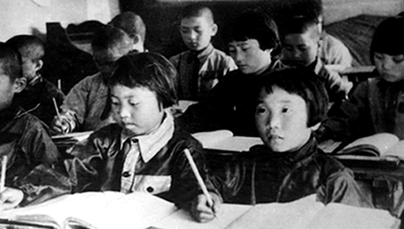 Students study to their heart’s content even in the wartime conditions - Kim Il Sung on the rostrum of the military parade of the KPA held in celebration of the eighth anniversary of Korea’s liberation[August Juche 42 (1953)]