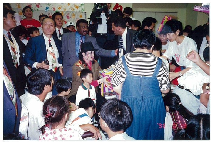 michaeljackson's tweet photo. This month in 1996 while on the road for the HIStory Tour, Michael visited Home Without Barriers, a hospital for disadvantaged children in Kaohsiung, Taiwan. He spent time with the children, offering small gifts and concert tickets. #MJHumanitarian https://t.co/Nr2LxvlnrY