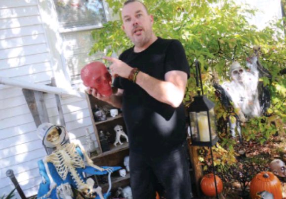jofitz7's tweet image. In today's @WoonsocketCall and @Pawtuckettimes: Home Sweet Haunt - #Burrillville family pulls out all the stops for #halloweendecorations. Photos/@ernesta1959