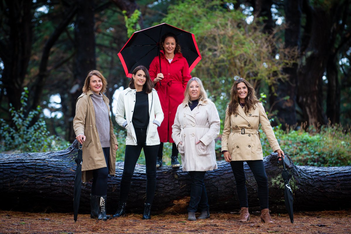 GYOne_Magazine's tweet image. Singing in the rain with The Gyone crew. I just love this lot 😍#guernseytogether #fillyourboots #magazines #glossies Out October 27th.