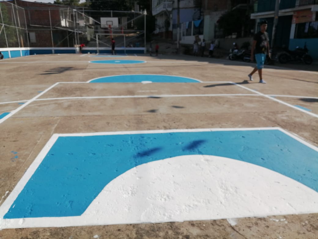 sidocfundacion's tweet photo. Sumamos esfuerzos para fortalecer entornos protectores. Con @pintuco_oficial realizamos la recuperación de la cancha Pueblo Joven de la Comuna 20. El trabajo fue liderado por el programa Fútbol para la Esperanza. #MoldearelPresente para #TransformarelFuturo. https://t.co/jvaVVwNZpe