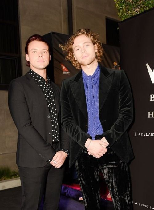 Random Lashton pics that I like                  ~a thread