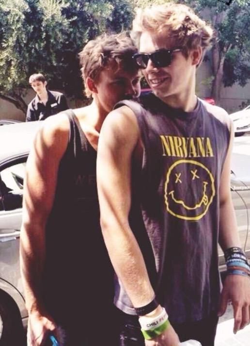 Random Lashton pics that I like                  ~a thread