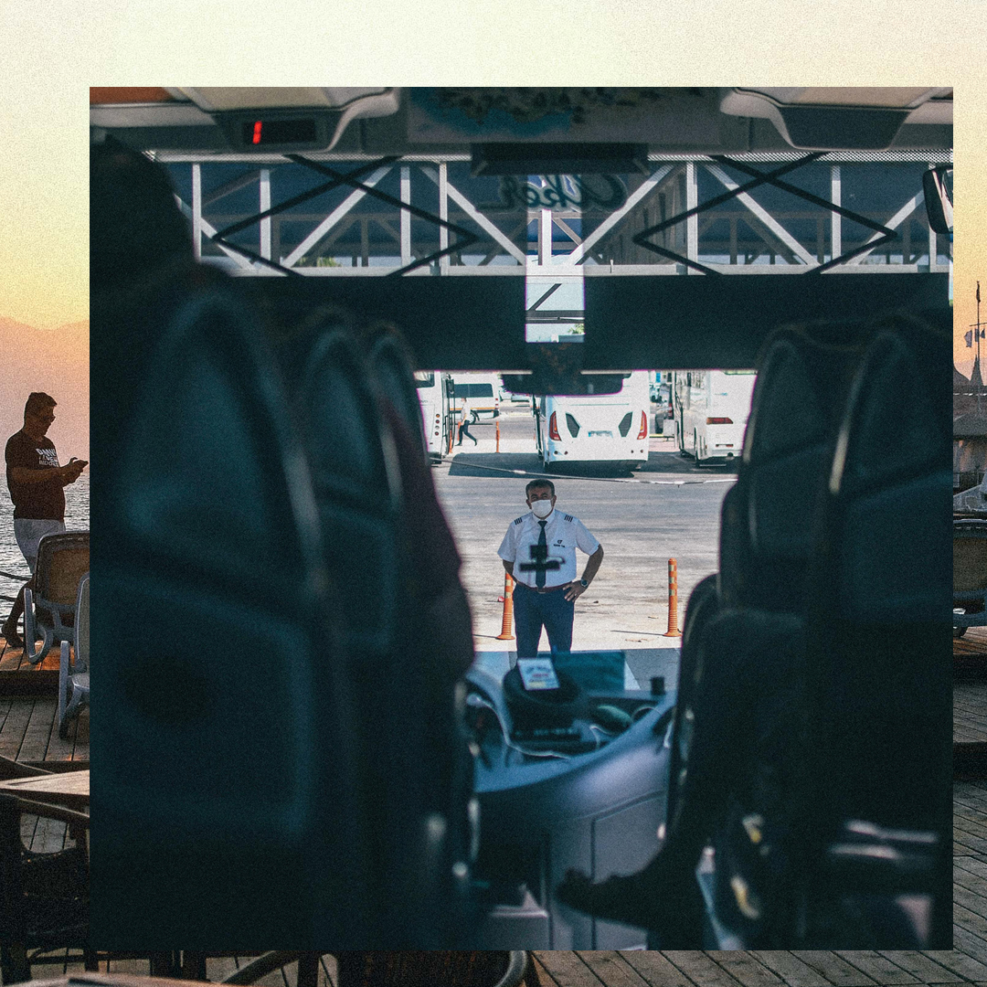 Dan_Photojourno's tweet photo. 📷 A very British #coronavirus package holiday 📷

A coach driver wearing a face mask waits for passengers to arrive from the baggage claim at #Antalya #Airport in Antalya, #Turkey - 14th September 2020

#photojournalism #covid19 https://t.co/XVwZEf8qJH