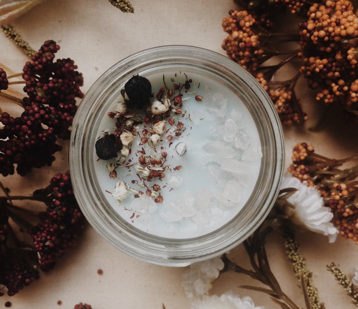 k80eyes's tweet photo. just gonna promote my art real quick ✨ i make soy candles, wax melts and room sprays. i’ll be having a horror candle update october 23rd! 
https://t.co/7paNca5uay 🖤 https://t.co/BmDQUIt2Hp