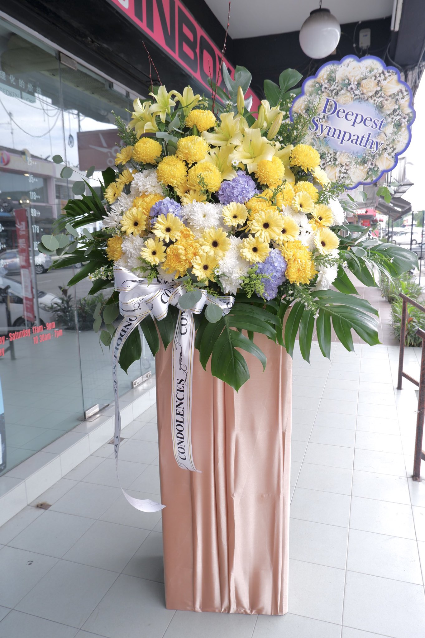 Twitter 上的www Angelflorists Com 花圈 往生花圈 丧事花圈 哀悼花圈 三角花柱花圈 三角花柱 花架 大体花圈 大花圈 社团花圈 丧事花 蓝 往生花蓝 花蓝