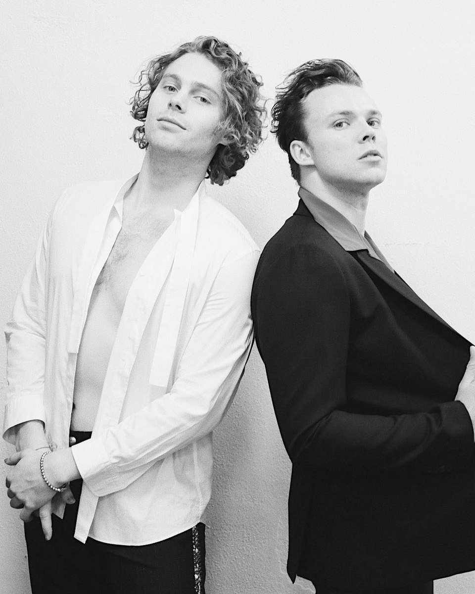 Random Lashton pics that I like                  ~a thread