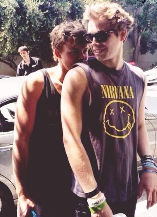 Random Lashton pics that I like                  ~a thread