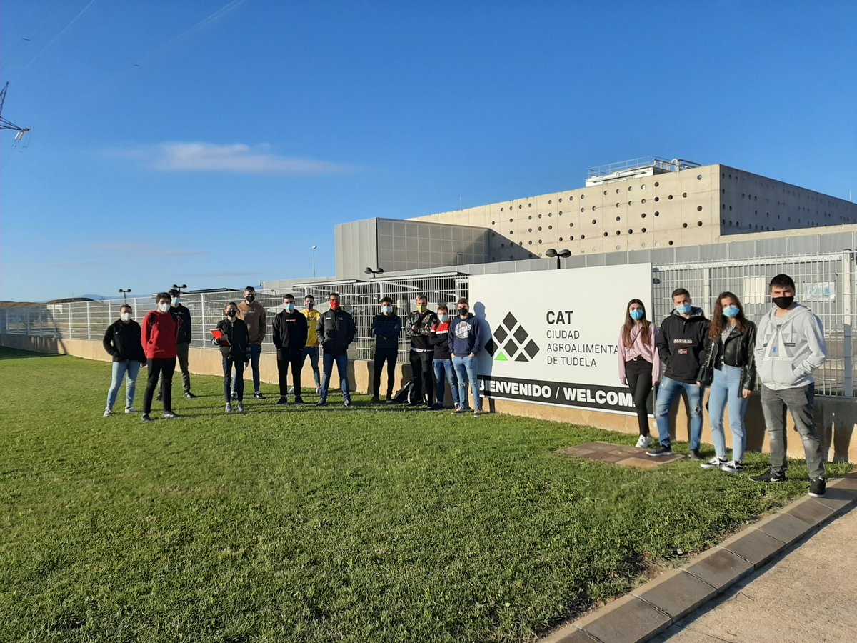 Hemos recibido en la Central de Infraestructuras comunes de CAT a un grupo de estudiantes de la UPNA que están cursando la asignatura “Máquinas y motores términos”; la visita ha sido guiada por Rodrigo Martin, responsable de operaciones de CAT