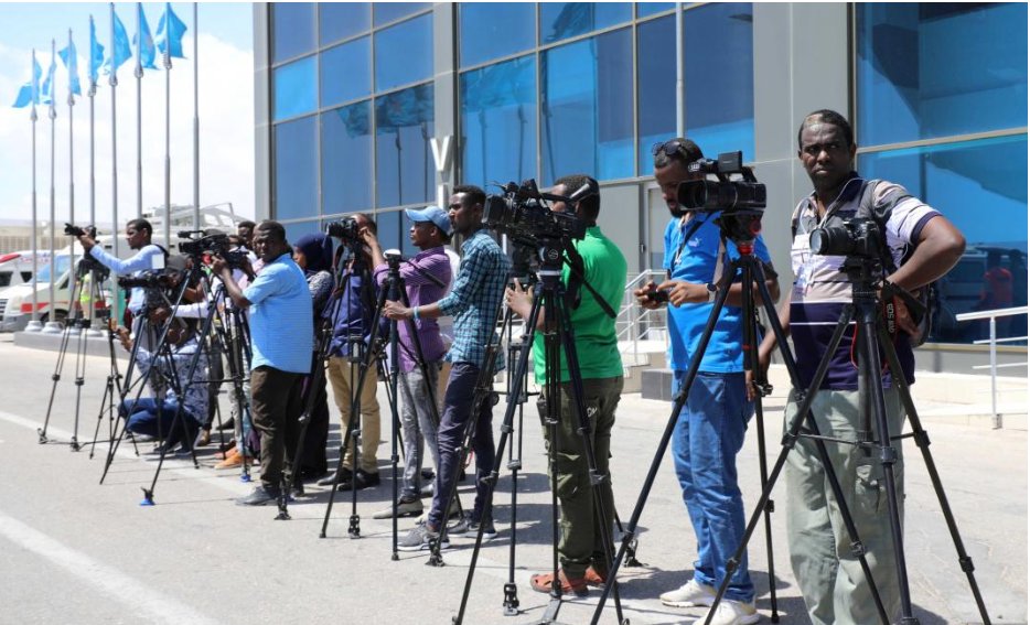 Today <a href="/HRW/">Human Rights Watch</a> <a href="/AmnestyEARO/">Amnesty Eastern Africa</a> <a href="/CPJAfrica/">CPJ Africa</a> wrote to President <a href="/M_Farmaajo/">Mohamed Farmaajo</a> calling for concrete steps to protect the media ahead of elections in #Somalia , starting with reforming the new media law &amp; refraining from making statements that place journalists at risk bit.ly/2GEGTKK