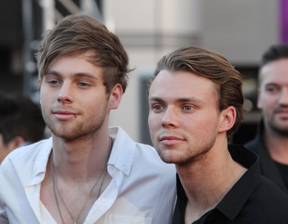 Random Lashton pics that I like                  ~a thread