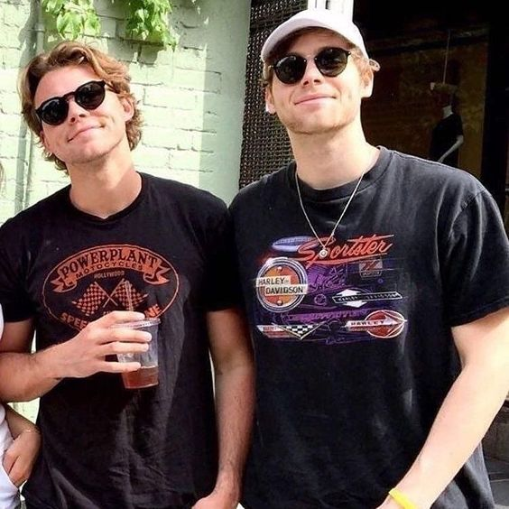 Random Lashton pics that I like                  ~a thread