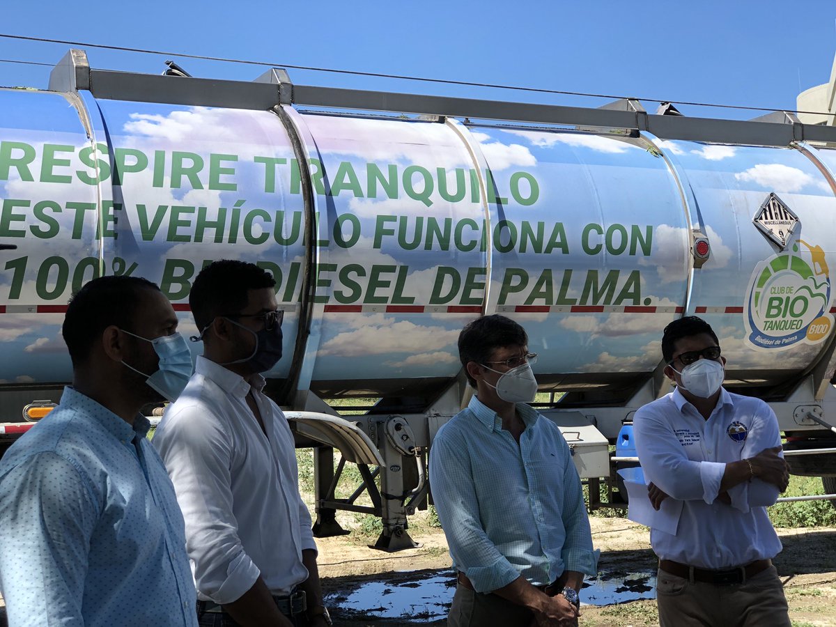 bgreenoficial's tweet photo. Queremos seguir aportando al crecimiento y aprendizaje de los futuros profesionales de la ciudad y el país, por eso hicimos la donación a la @unimagdalena de un Analizador de Gases Diesel Capelec. https://t.co/4Rs1DMJLpc