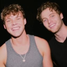 Random Lashton pics that I like                  ~a thread