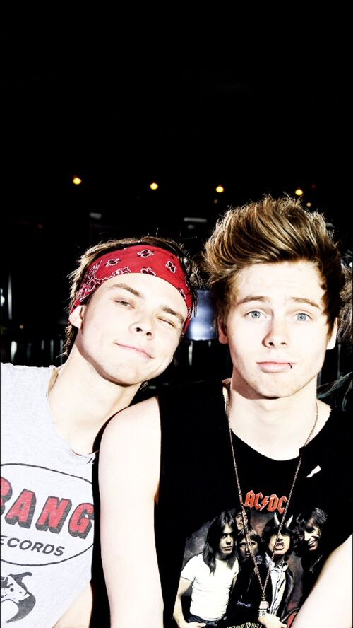 Random Lashton pics that I like                  ~a thread