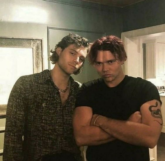 Random Lashton pics that I like                  ~a thread