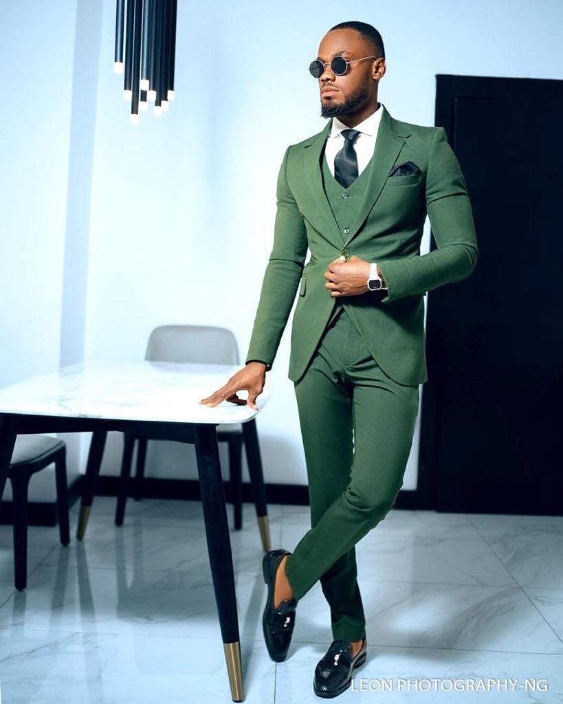 PrinceNEnwerem's tweet photo. Style is a way of saying who you are without saying a word...#PrinceTheStyleKing https://t.co/czxXVl28Zg