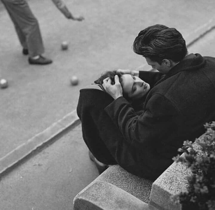 "وفي النهاية يوجد شخص يراك مبهر جداً وبدون أدنى مجهود منك.🖤"