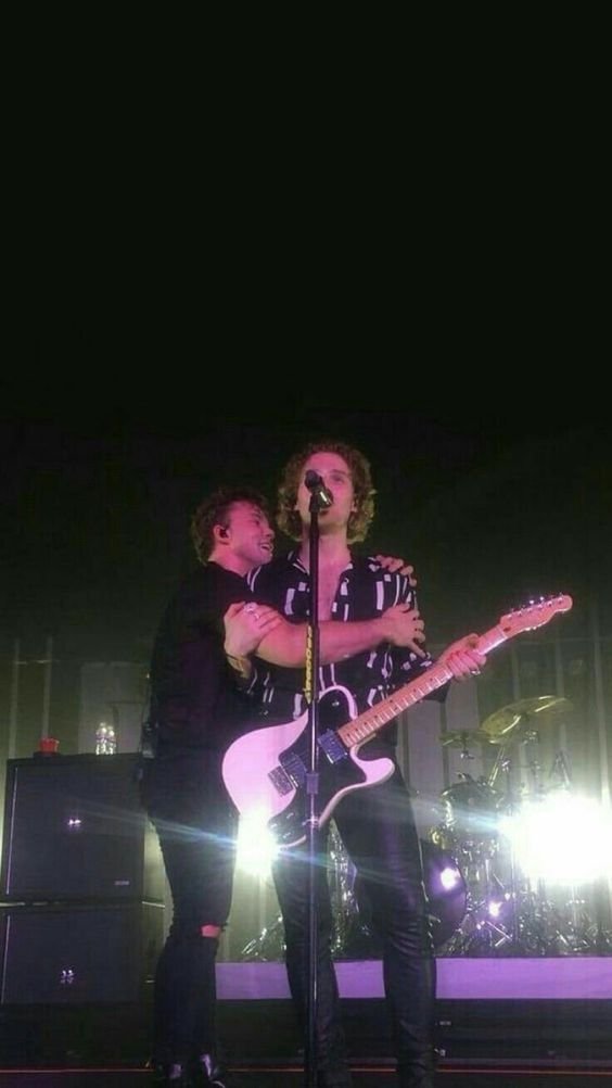 Random Lashton pics that I like                  ~a thread