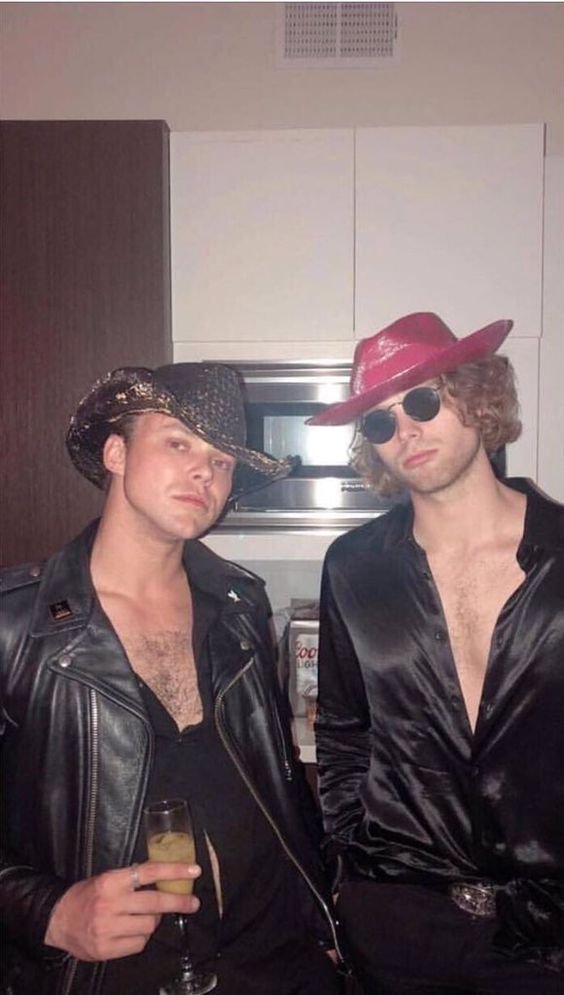 Random Lashton pics that I like                  ~a thread