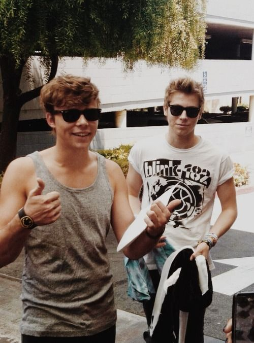 Random Lashton pics that I like                  ~a thread