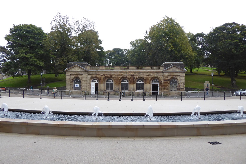 A few views we've not been able to see for a while!

Lovely to be able to walk around this area and get close to this fabulous building. It's so big in real life!

And great to see the #PumpRoom from the front again.

#BuxtonCrescent #Buxton #PeakDistrict #Derbyshire #hotel #spa
