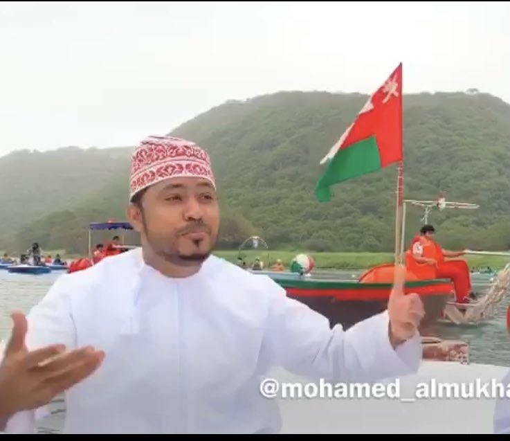 نسأل الله الشافي المعافي أن يشفي أخينا وصديقنا محمد المخيني الذي لازال يرقد في المشفى
هذا الرجل له دور في إعادة البسمة والفرحة إلى العديد من الأسر المعسرة من خلال تسليطه الضوء عليهم وحث الايادي البيضاء على مساعدتهم كل ذلك دون مقابل
دعاؤكم له ولي سائر مرضى المسلمين 
#محمد_المخيني