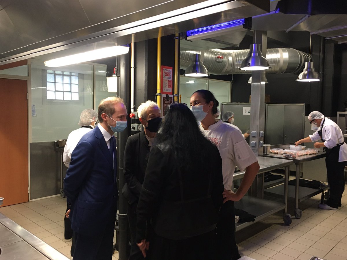 CuisineMEmplois's tweet photo. Merci à @KlinkertBrigitt , Ministre déléguée à l’insertion et @JulienBargeton , Sénateur de Paris l pour leur visite à Cuisine Mode d’Emploi(s) Paris et le temps consacré à nos stagiaires 🙏
#CME #Formations #ThierryMarx #Rigueur #Engagement #Regularite https://t.co/vhY1yYoUFF