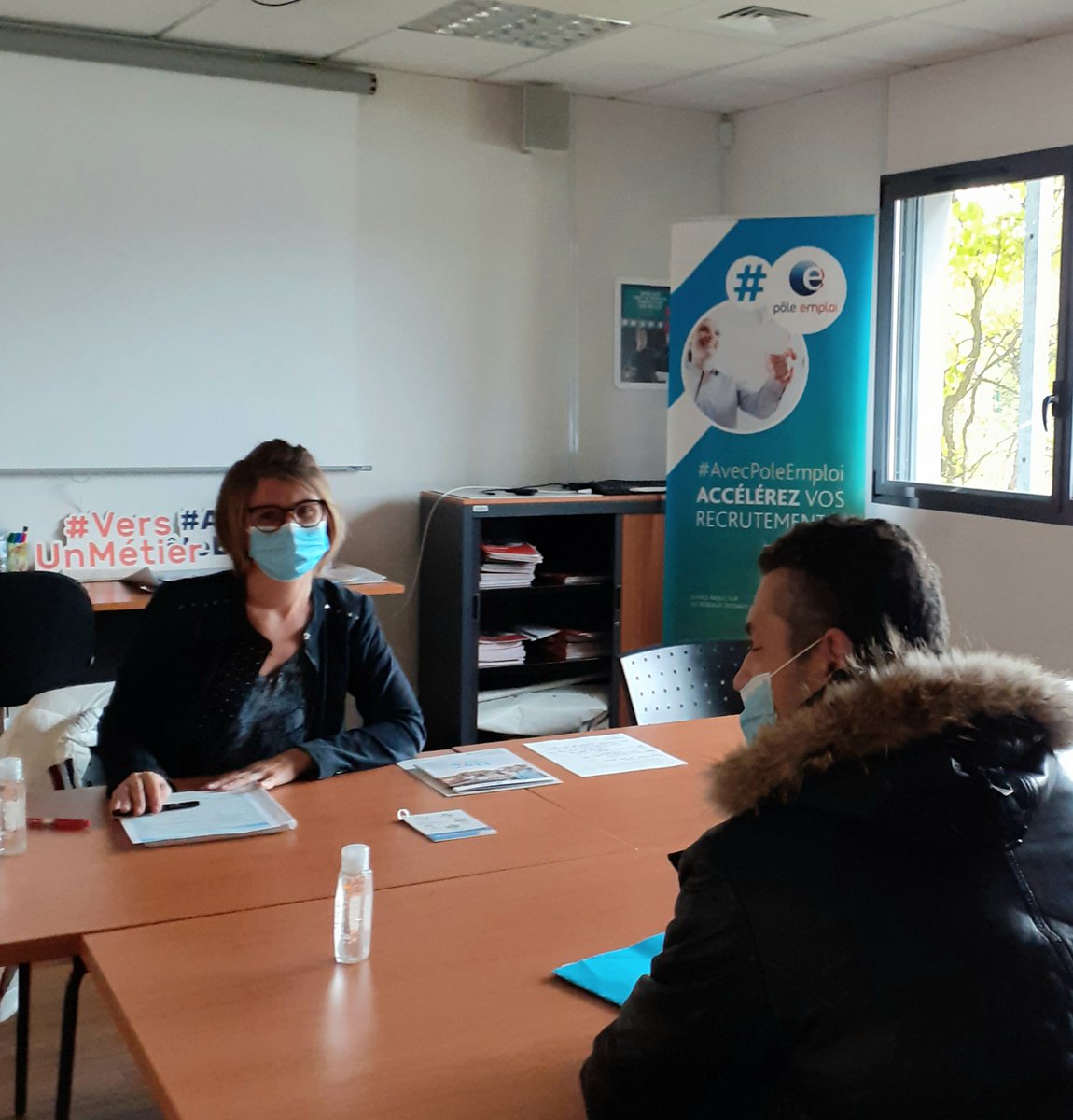 IsabelleCharrel's tweet photo. #1S1E2020 ➡️En direct de #poleemploi
@Bourg_en_Bresse #jobdating 😷#LOGISTIQUE avec l'entreprise @STEFGroup qui recrute des préparateurs de commande H/F en #CDD et #CDI sur #Replonges https://t.co/V0VjQhroJ5