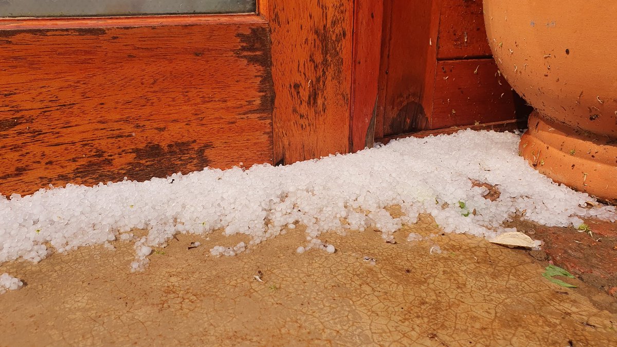 JDPsOutbursts's tweet photo. Got some hail in #joburg and a nice amount of rain
@deoudehuize @eNCAWeather @StormReportSA1 @ReenvalSA https://t.co/LMTySmktVN