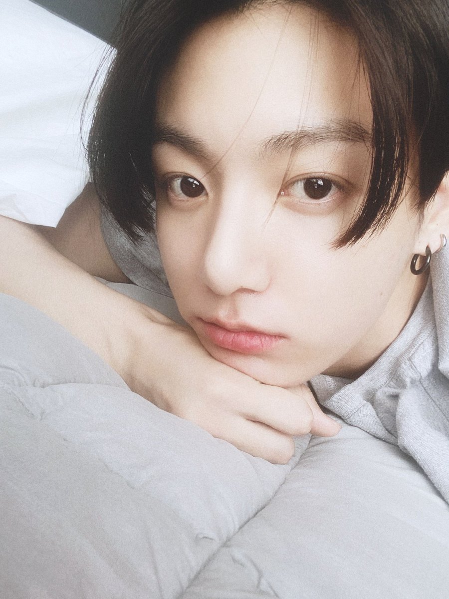 jungkook’s bed selcas, a thread