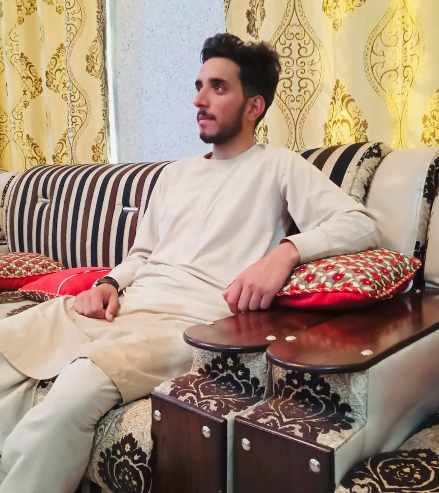 Abdulwahaabkh's tweet photo. وَتُعِزُّمَن تَشَاءُ
جو ہو ذوقِ یقیں پیدا تو کٹ جاتی ہیں زنجیریں
کوئی اندازہ کر سکتا ہے اُس کے زور بازو کا!
نگاہِ مردِ مومن سے بدل جاتی ہیں تقدیریں
#Sudozai https://t.co/x9F2cnEmHr