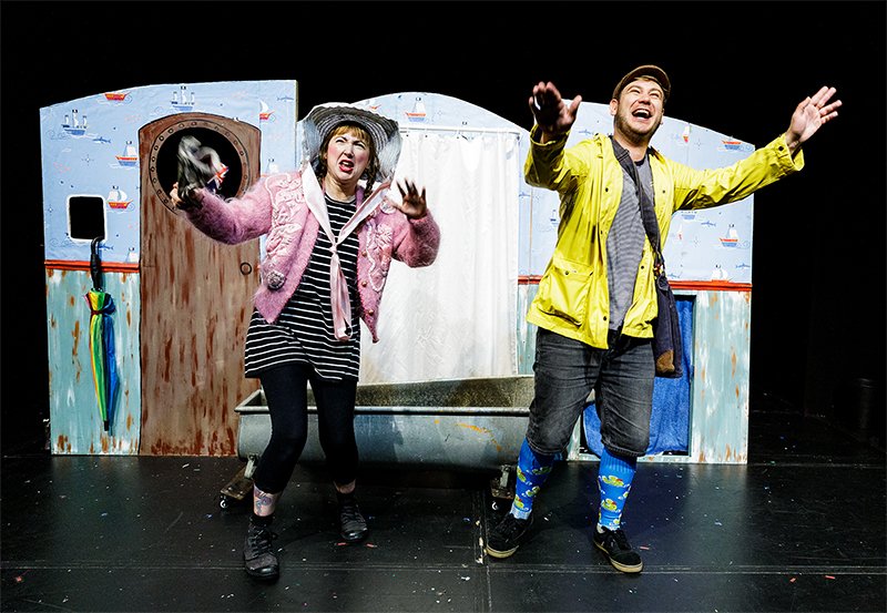 ApplecartArts's tweet photo. #OneDuckDown is an eco-adventure for all ages. 7000 rubber ducks, clowning + puppetry & a set + props all recycled from rubbish found on land & sea.
You'd be quackers to miss this one! 🦆
Tix from £8 | https://t.co/dr6TNa7E2O
@hellofaceplant #DazedNewWorld https://t.co/YKcyw1ZiAo