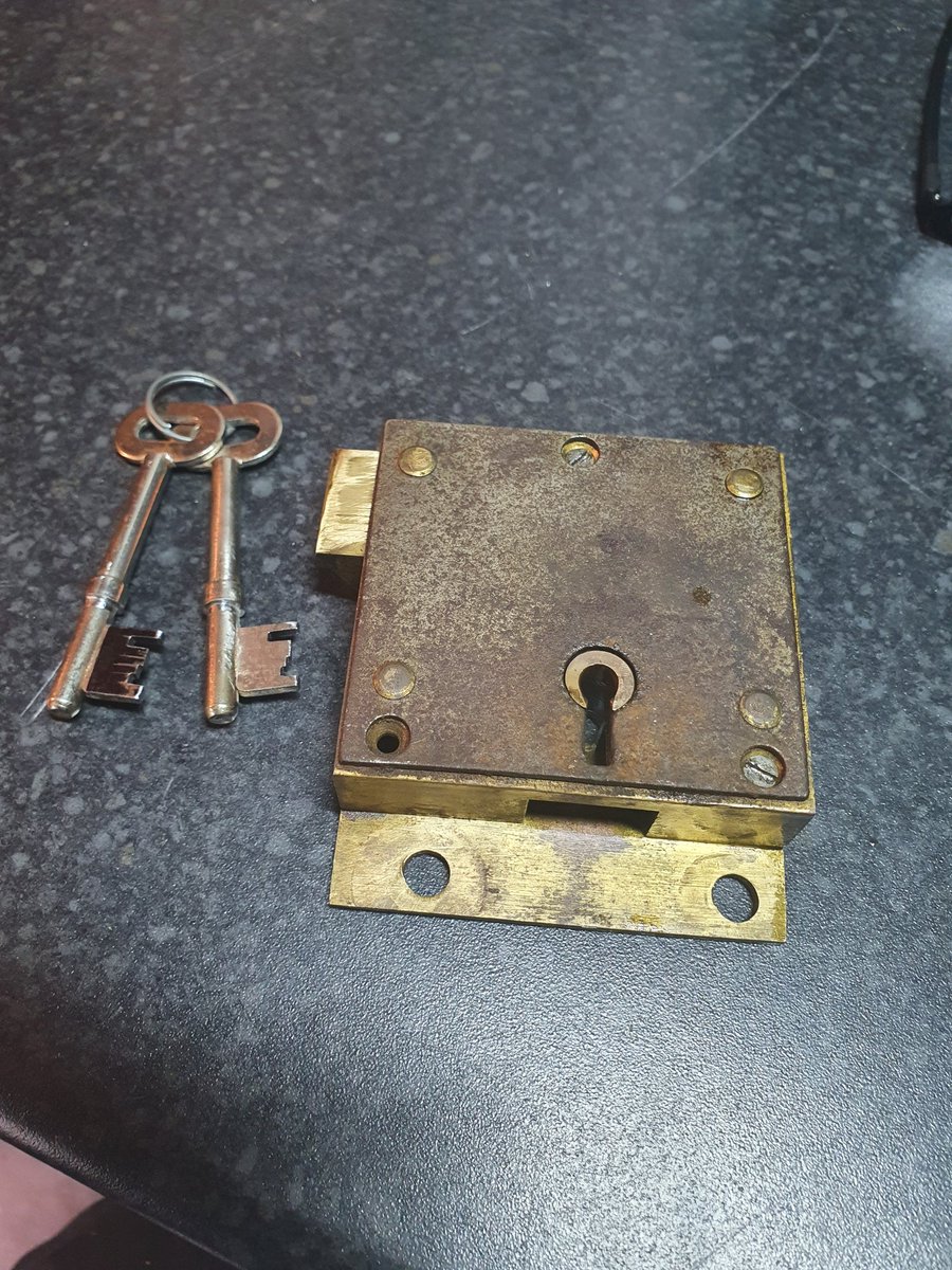 CornwallLocks's tweet photo. Bit of old skool locksmithing today making keys to a rather old very high quality solid brass #royalmail #postbox #chubb 5 lever slam lock. https://t.co/IwByjywKMs