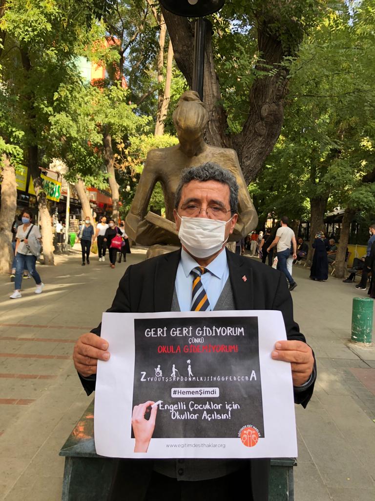 Geri geri gidiyorum çünkü okula gidemiyorum! 
Kabine toplantısında bizi unutmayın!
#HemenŞimdi 
#engelliçocuklariçinokullaraçılsın!
#ziyaselcuk #tcmeb #ZehraZumrutS #drfahrettinkoca #tcbestepe #saglikbakanligi #egitimdeesithak