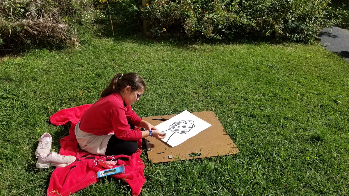 Friday afternoon was gorgeous! A perfect day to wrap up our first 5th grade art rotation with some charcoal landscape drawings.