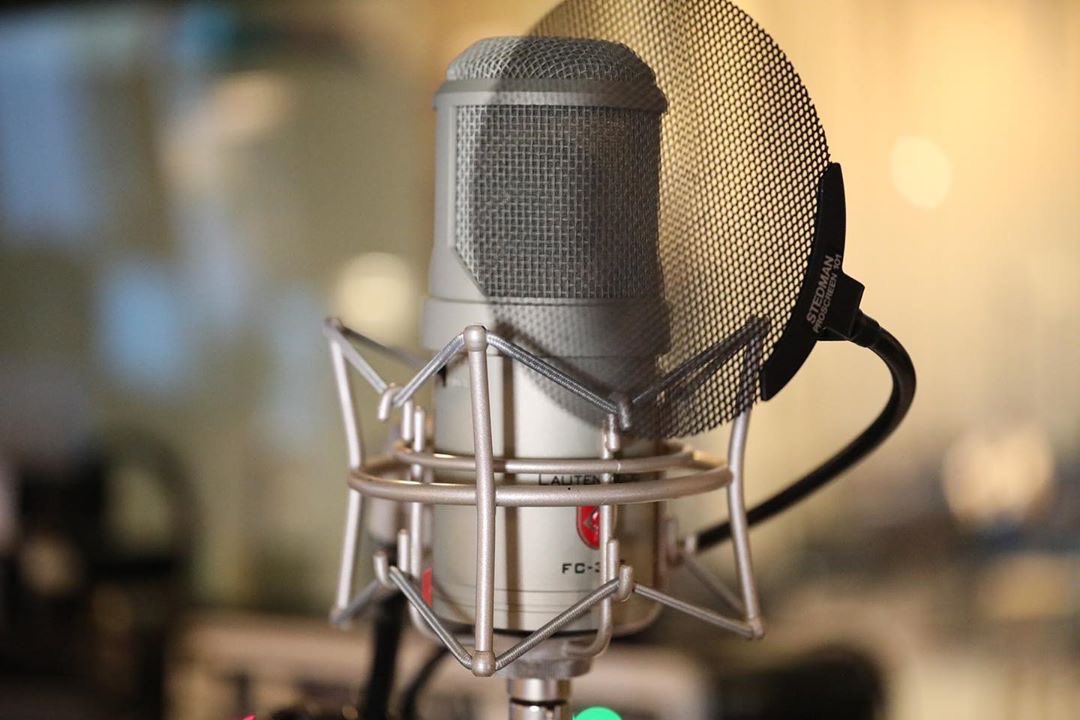 LautenAudio's tweet photo. 🙌Clarion owners, how do you like it?
•
•
#FamilyOwned #microphone #madeincalifornia #fc357 #clarion https://t.co/JdDkKwFXp8