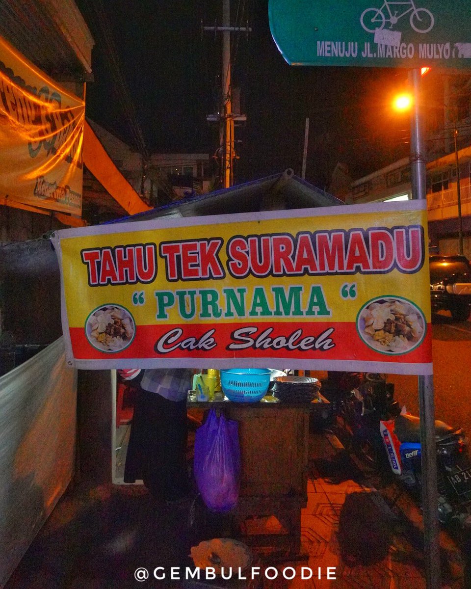 gembulfoodie's tweet photo. Tahu tek andalan di kota jogja wes langganan. Bumbunya nakdek, cuma porsinya emang gak banyak. Jadi kudu pesen minimal 1.5 porsi biar kenyang. Selamat makan malam, 10 rebuan aja lho @Jogja24Jam @YogyakartaCity #kulinerjogja https://t.co/ssfOQSOZKX
