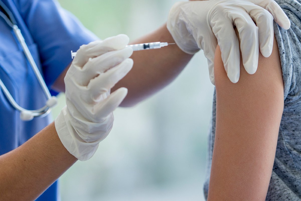 Nieuw! Vanaf nu hebben 50+'ers geen voorschrift meer nodig om een griepvaccin te halen bij de apotheek. Zo wordt het nog eenvoudiger om je te laten vaccineren tegen de griep! Meer informatie op bondmoyson.be/griepvaccin