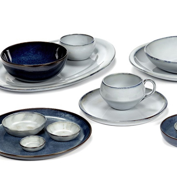 Serax heeft twee hele mooie nieuwe kleuren toegevoegd aan hun Serax Pure lijn: Blue Glazed en Dark Blue Glazed. Met deze prachtige en elegante kleuren maak je jouw gedekte tafel feestelijk en klaar voor het najaar. bit.ly/Serax-Pure