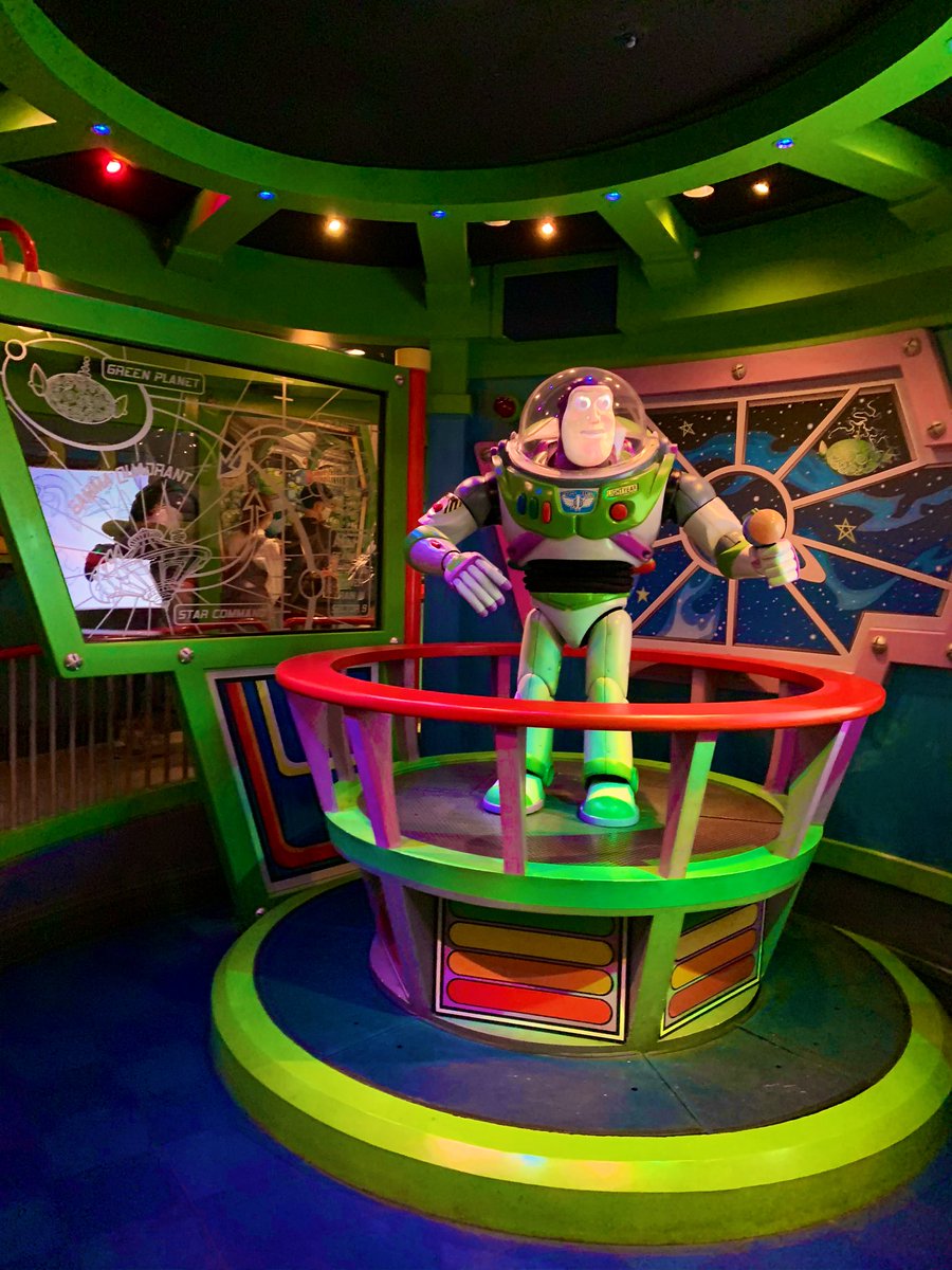 Zackey バズライトイヤーもモンスターズインクも待ち時間併せて分位で最高だった しかも2回目の モンスターズインク待ち時間0分 ランド満喫しまくった