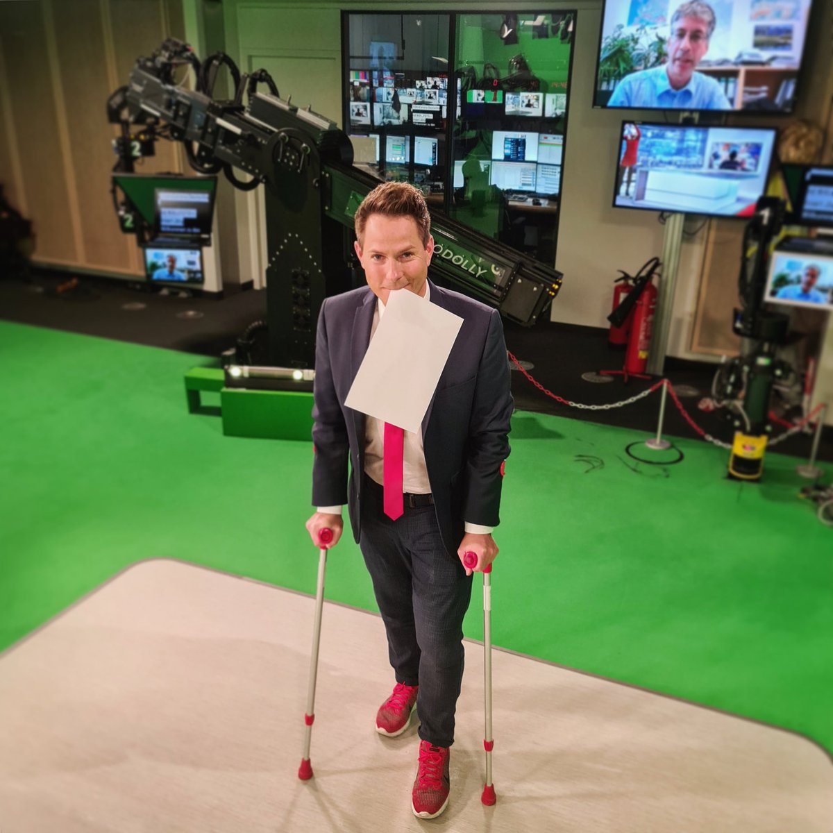 #Moderationen werden bei <a href="/ntvde/">ntv Nachrichten</a> mit dem Mund vorgetragen und mit dem Mund vor getragen. #Moderator #Moderation #moderieren #Anchor #Anchorman #TV #Fernsehen #Medien #News #Nachrichten