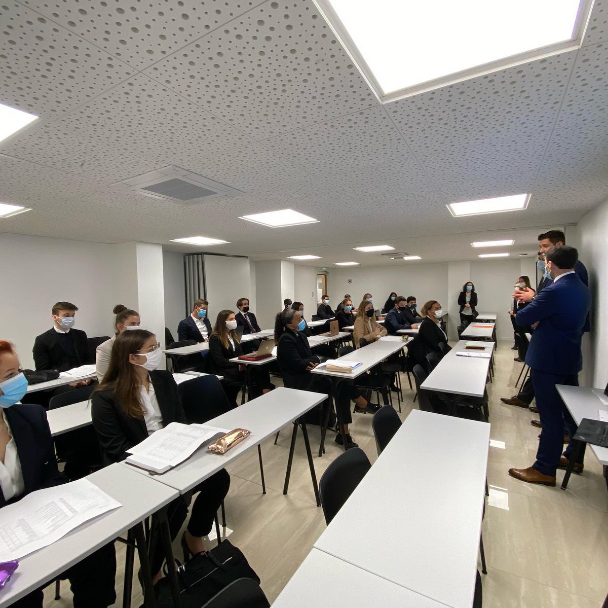 #Backtoschool 
C’est le jour de la #RENTREE2020 pour nos 1ères années !
Le protocole sanitaire n’a pas limité la joie de l’équipe #CMH de rencontrer ses nouveaux #etudiants afin de planifier ensemble les 5 prochaines années du #ProgrammeGrandeEcole