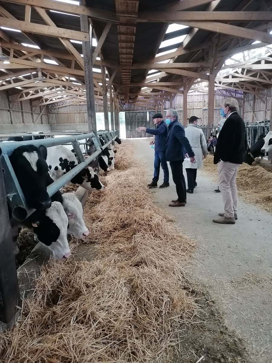 Ce matin, les <a href="/JeunesAgri60/">JA Oise</a> , la <a href="/FDSEAOise/">Fdsea60</a>
 et la Chambre d'agriculture de l'Oise ont rencontrés les parlementaires de l'Oise , chez Nathanel et Xavier éleveurs laitier. 

Nous avons pu échanger sur la loi #EGAlim et exposer les difficultés rencontrées sur le terrain.