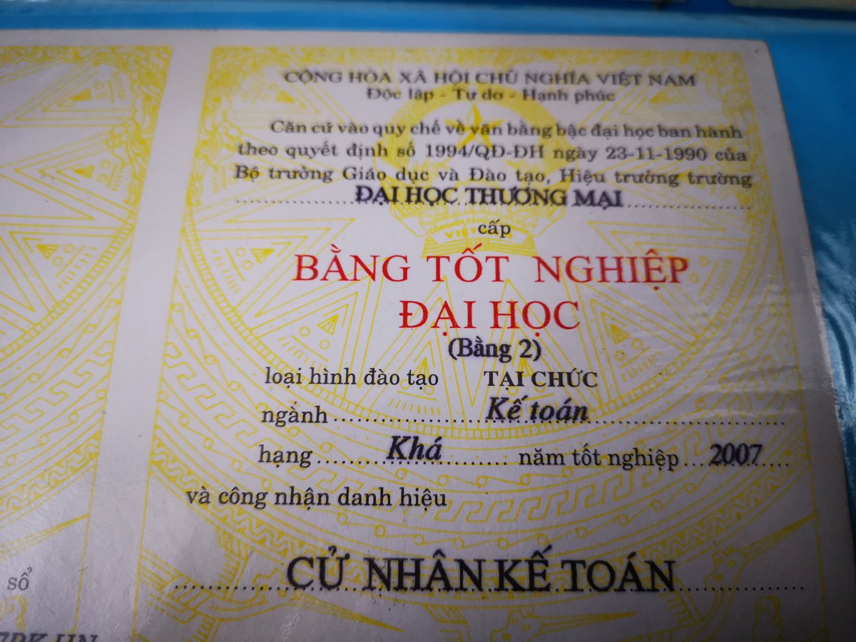 nguyentubtp's tweet photo. Dọn tủ, tìm thấy một trong số những thứ còn sót lại của thời trai trẻ. Mới có 13 năm mà ảnh khác quá!
PS. Ngày xưa cũng là cựu sinh viên thương mại hẳn hoi https://t.co/bhFIbUCSWi