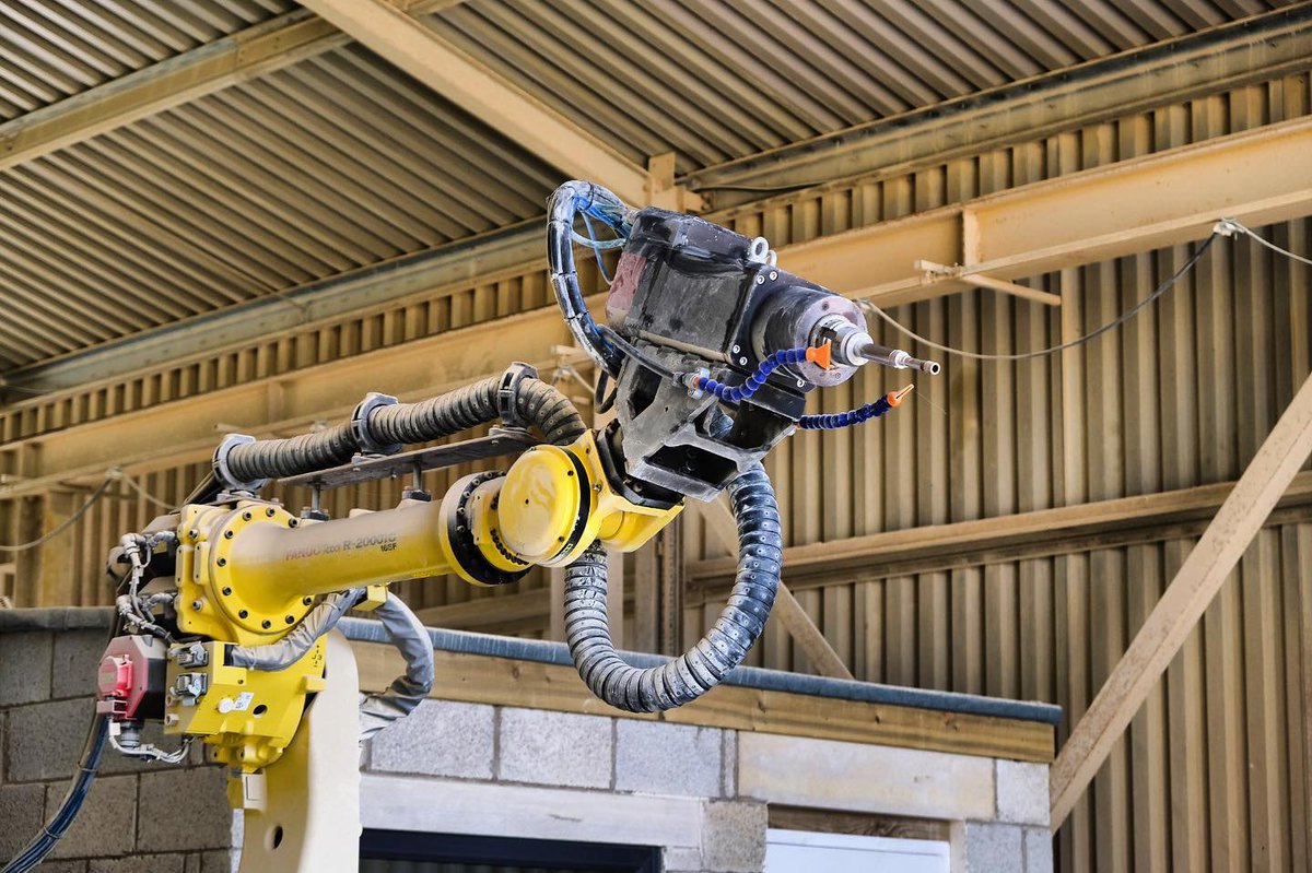 Goldholme Stone robot in action!

For more information on what Goldholme can do for you check our website and get in touch!

#Goldholmestone #naturalstone #stonemasonry #stone #robot #britishstone #ancasterstone #clipshamstone #quarry #building #design #UK