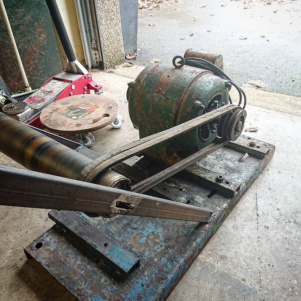 andys_customs's tweet photo. Some times you might think I know what I'm doing but as my old man likes to say about me is a fly by the seat of my pants most of the time 😂
This may be one of those projects. WIP atm.

#andyscustoms #maker #props #propmaker #beltgrinder #beltgrinder… https://t.co/ZetNhWo8zC https://t.co/Yw0CdCNasn